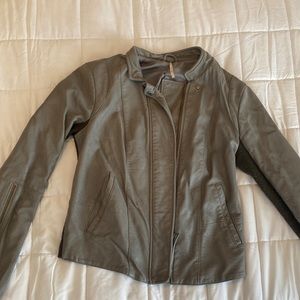 Gray free people zip up jacket size 4. Good condition!